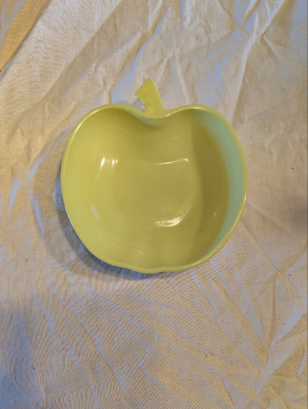 2/30$ Yellow milk glass Apple-Shaped Decorative Bowl